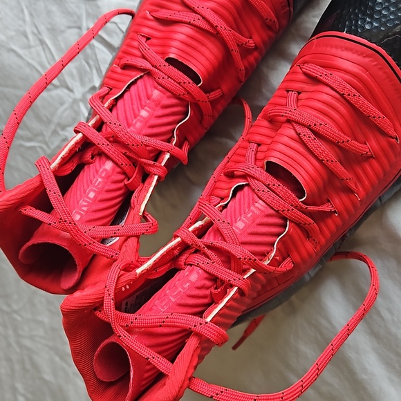 Under Armour Highlight 9 Cleats Rugby Soccer Football EUC - Picture 7 of 11